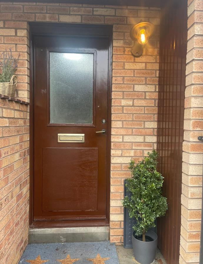 Comfortable, Modern Apartment With Parking. Inverness. Exterior photo