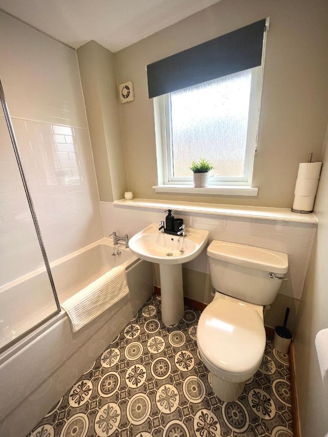 Comfortable, Modern Apartment With Parking. Inverness. Exterior photo